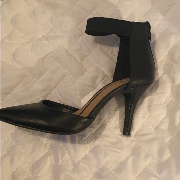 Black heels - Picture 2 of 3